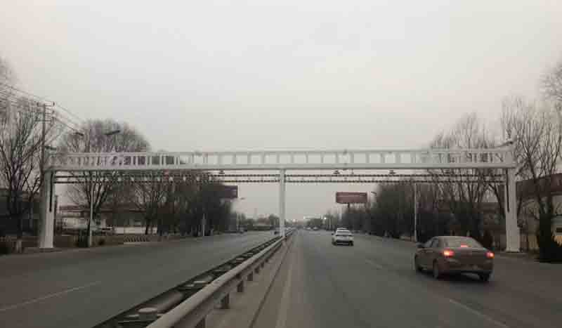 喀什公路限高杆